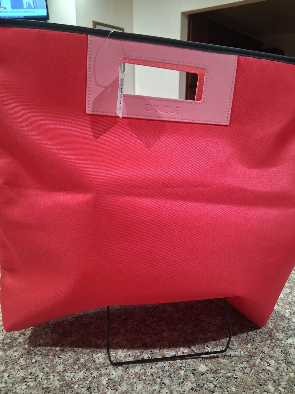 Clinique GWP Hot Pink Tote Bag.Brand NEW Great Bag For SUMMER.